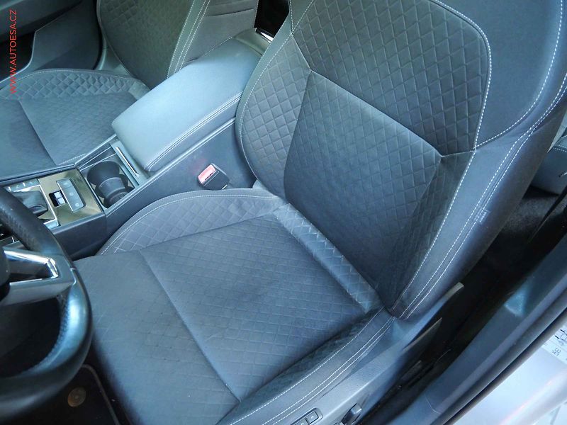 Škoda Superb (2015) 2.0 TDi, ČR, Style, DSG - fotka 9 z 21