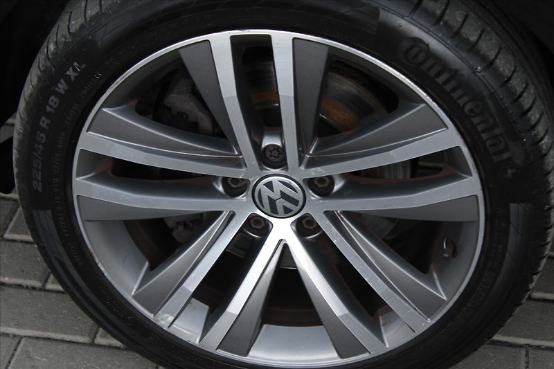 Volkswagen Sharan 2.0TDI 4MOTION HIGHLINE 7-MÍST - fotka 9 z 31