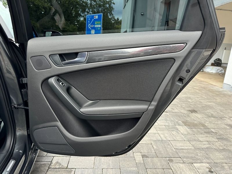 Audi A4 (2015) 2.0TDI S-Line Quattro - fotka 14 z 42