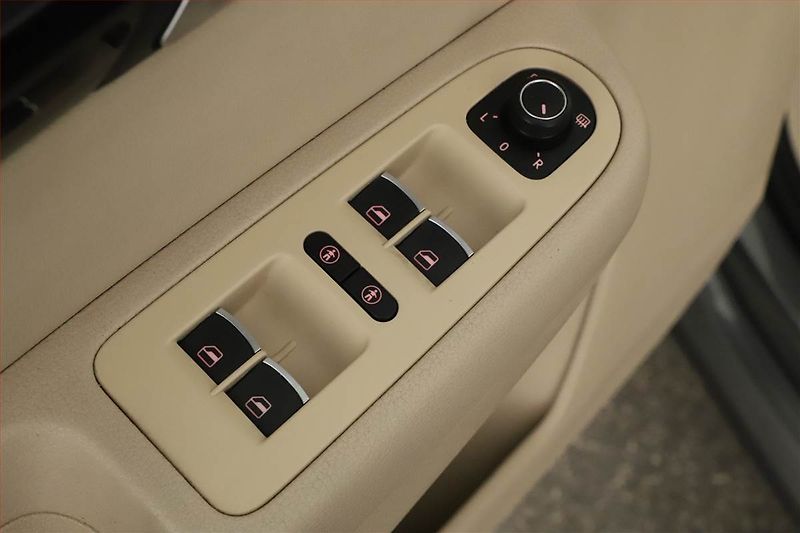 Volkswagen Sharan (2015) 2.0 TDI BMT, Automat, Kůže - fotka 9 z 21