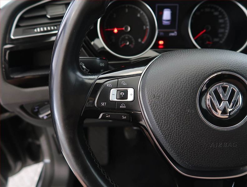 Volkswagen Touran (2016) Highline 1.6 TDI, Navi - fotka 16 z 19