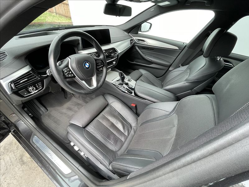 BMW Řada 5 2,0 530e xDrive A8 Luxury Line - fotka 5 z 22