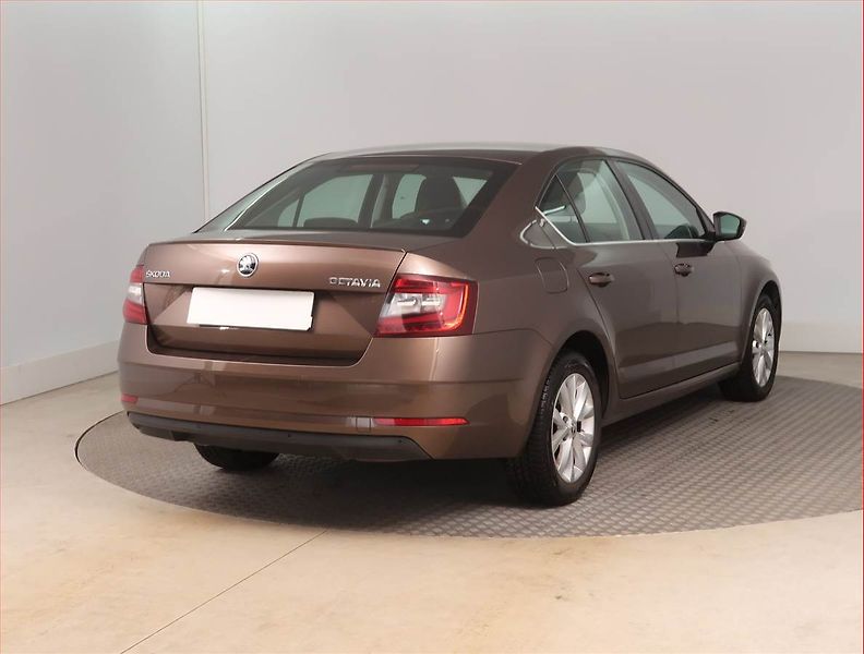 Škoda Octavia (2019) Ambition Plus 1.5 TSI - fotka 5 z 15