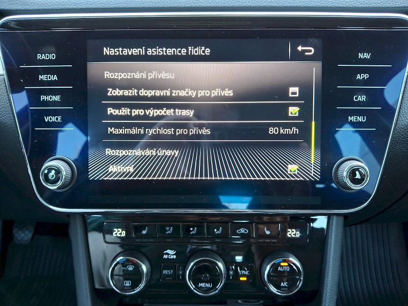 Škoda Superb (2018) Combi Ambition Plus 2,0TDi 110 - fotka 27 z 35