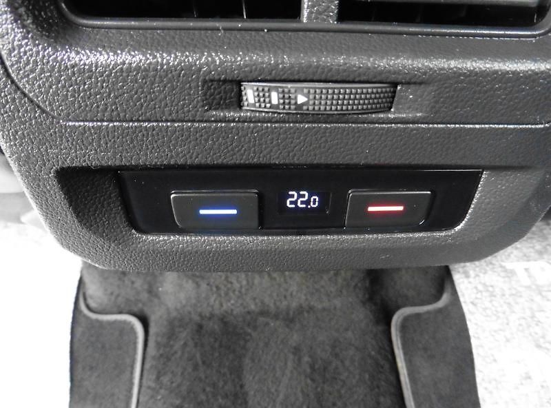 Volkswagen Touran 1.6 TDI Comfortline DSG, ACC, - fotka 10 z 17