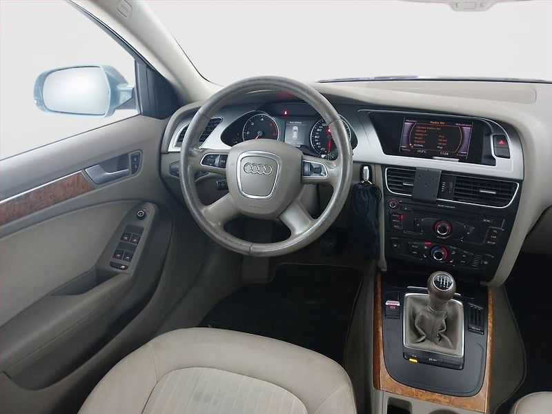 Audi A4 (2011) 2.0 TDI, Xenony, Tempomat - fotka 7 z 19