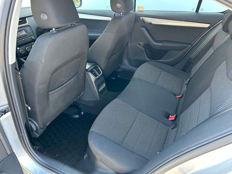 Škoda Octavia (2013) Ambition Plus 1.6 TDI 77 kW - fotka 22 z 24