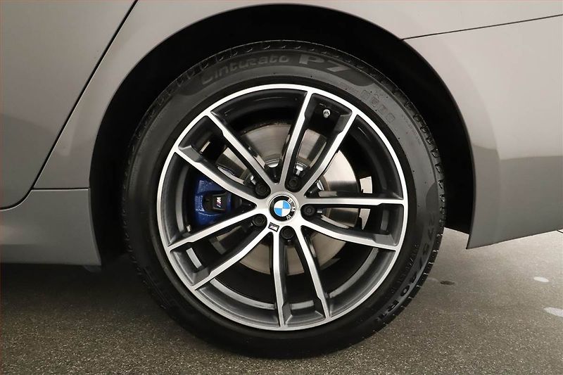 BMW Řada 5 (2021) 530d xDrive - fotka 12 z 20