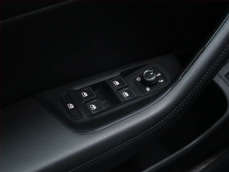 Volkswagen Passat (2018) 2.0 TDI, 4X4, Automat, Kůže - fotka 19 z 28