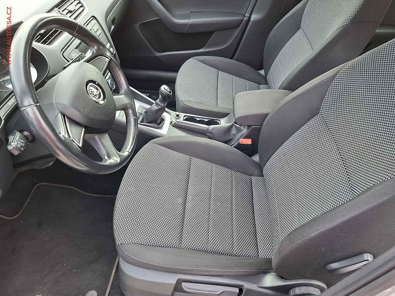 Škoda Octavia (2014) 1.6 TDi, ČR, AC, výhřev sed - fotka 9 z 16