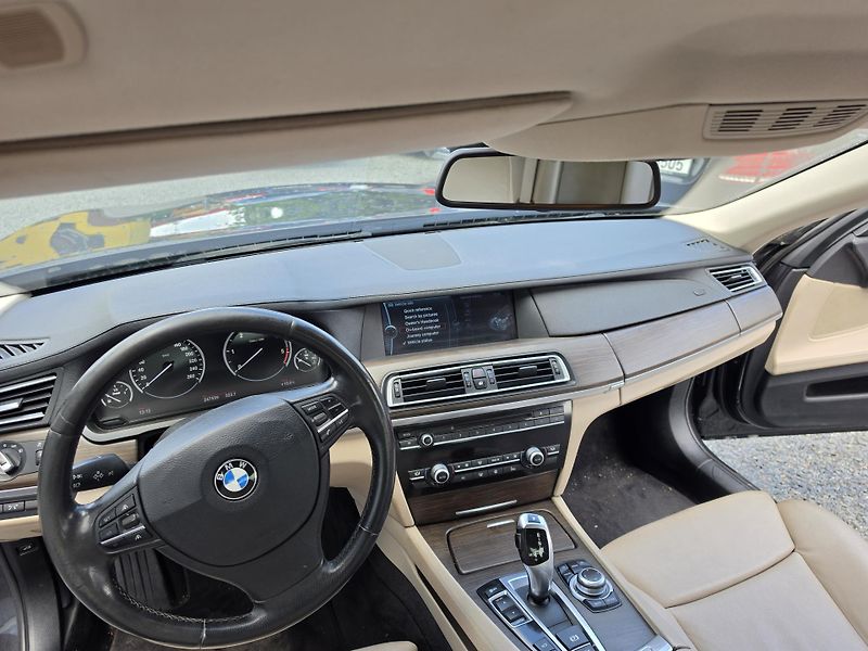 BMW Řada 7 730d  - fotka 11 z 19