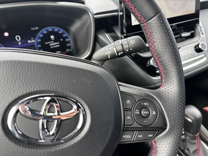 Toyota Corolla 1.8 HSD e-CVT GR Sport - fotka 17 z 28