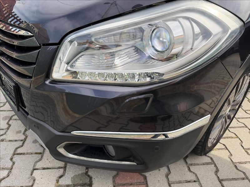 Suzuki SX4 S-Cross 1,6 4x4 AUTOMAT EXCLUSIVE - fotka 25 z 30