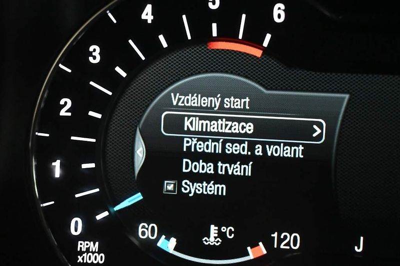 Ford Mondeo (2021) 2.0 140 KW LED SONY Titanium T - fotka 24 z 39