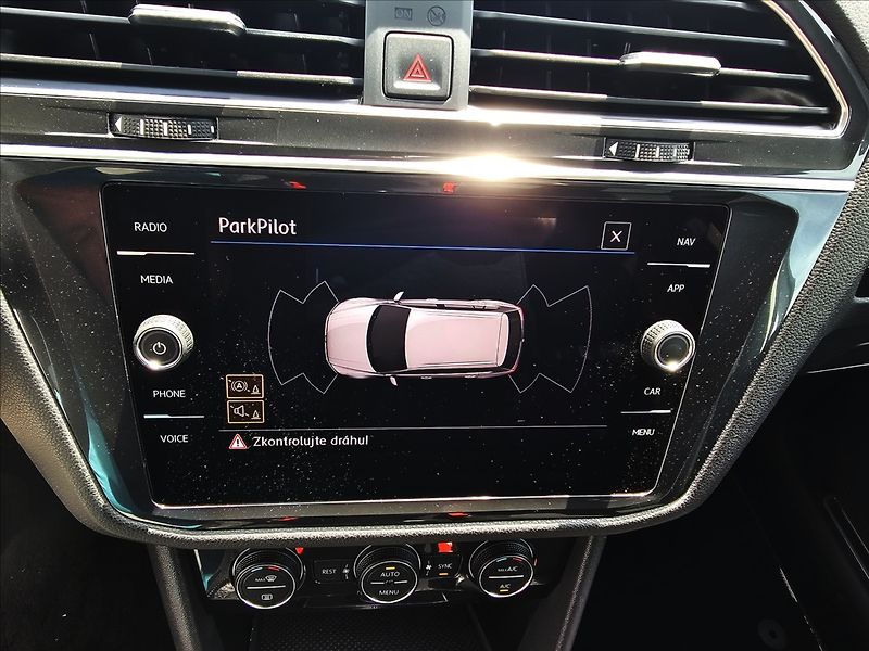 Volkswagen Tiguan Allspace 2,0 TDi R LINE DSG  4X4 NAVI - fotka 23 z 45