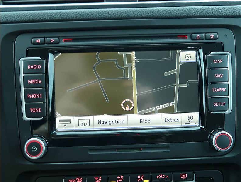 Volkswagen Jetta (2011) 1.4 TSI, Automat, Serv.kniha - fotka 18 z 19