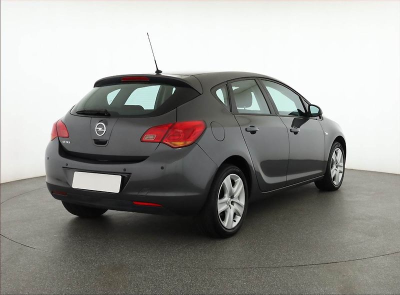 Opel Astra (2011) 1.4 16V, zamluveno - fotka 5 z 17