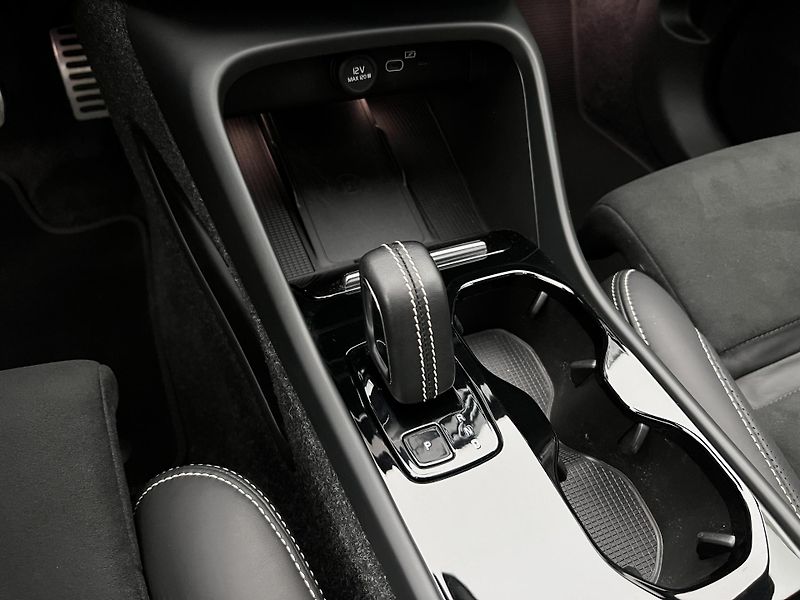 Volvo XC40 AWD TWIN MOTOR RECHARGE - fotka 25 z 44