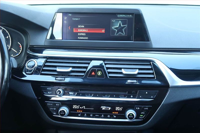 BMW Řada 5 (2017) 520d, Serv.kniha, Kůže, Navi - fotka 12 z 23