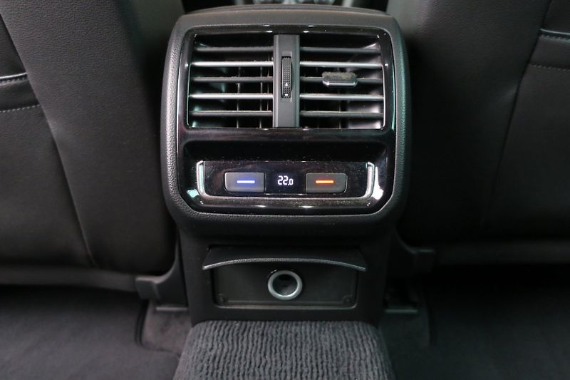 Volkswagen Passat (2017) 2.0TDI 140kW 4MOT DSG Highline - fotka 44 z 49