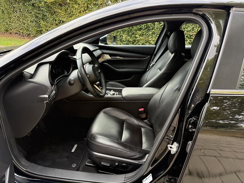 Mazda 3 2.0 Skyactiv-X Mild-Hybrid - fotka 18 z 35