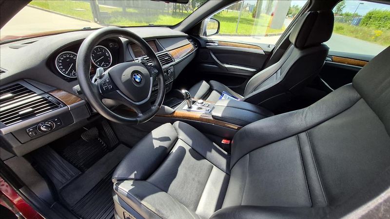 BMW X6 3,0 225 Kw 35i xDrive ČR 2.maj - fotka 9 z 19