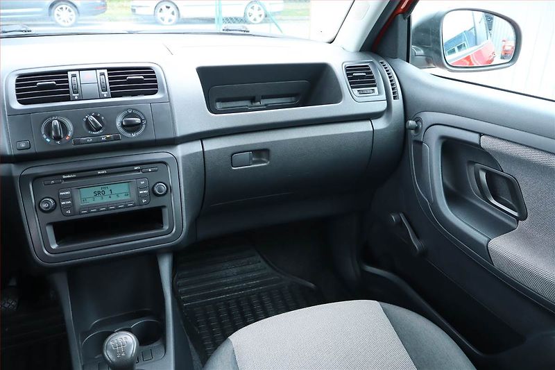 Škoda Fabia (2010) 1.2 TSI, Serv.kniha - fotka 8 z 15