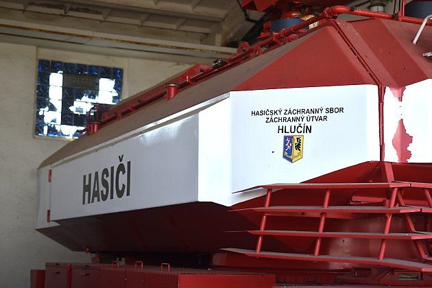 V nástavbě si tank vezl zásobu hasiva., zdroj: Deník/Radek Pecák