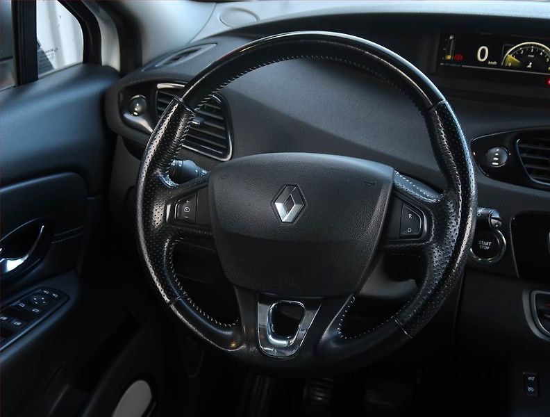 Renault Grand Scénic (2015) 1.6 dCi, 7 míst, Navi, Xenony - fotka 25 z 26
