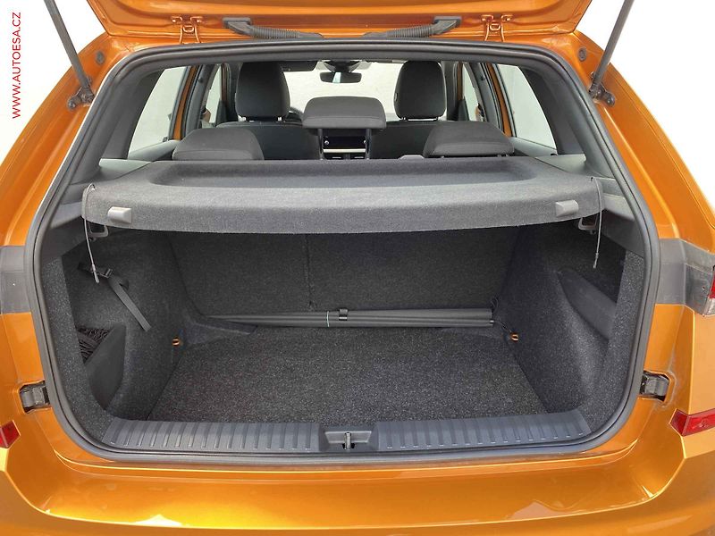 Škoda Kamiq (2022) 1.0 TSi, ČR, Style, DSG - fotka 7 z 17
