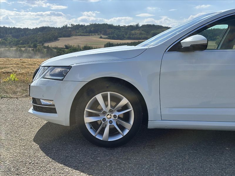Škoda Octavia 1.6 TDI CZ Style+ LED Navi - fotka 29 z 36