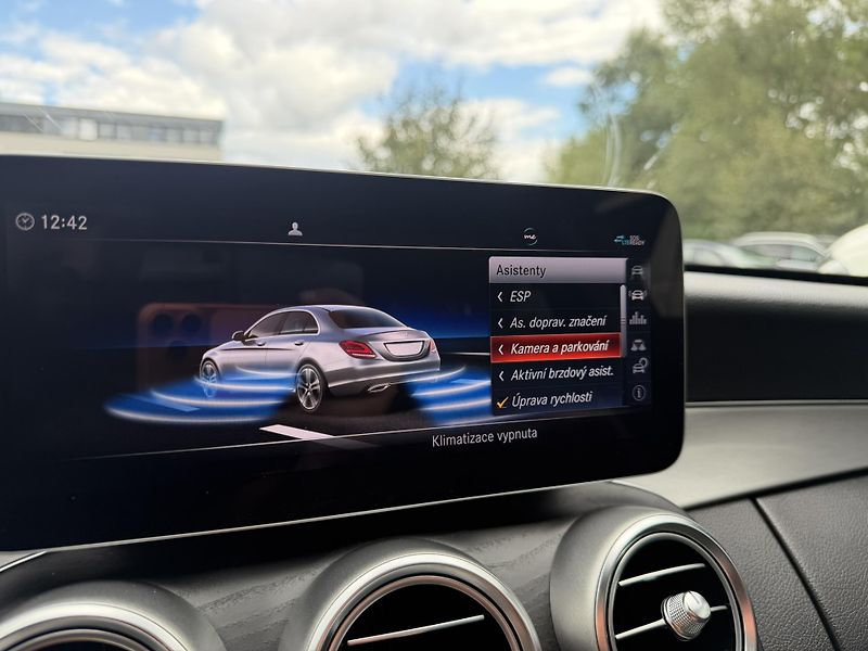 Mercedes-Benz Třídy C (2019) C 300d 4Matic AMG Line - fotka 25 z 32