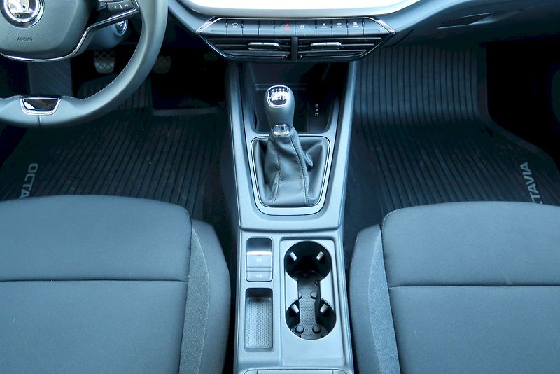 Škoda Octavia (2023) kombi Active Plus 1,0 TSi/81 k - fotka 17 z 31