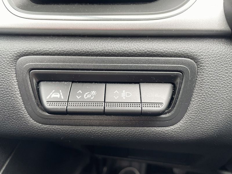 Renault Captur (2023) 1.0 TCe,67kW,Intens,1.Maj,ČR - fotka 25 z 32