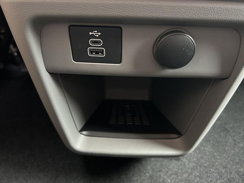 Ford Tourneo Custom Titanium L2 2.0 EcoBlue 110 kW - fotka 36 z 36