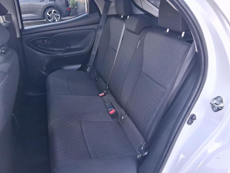 Toyota Yaris COMFORT STYLE 1.5 Hyb. 85 kW - fotka 5 z 27