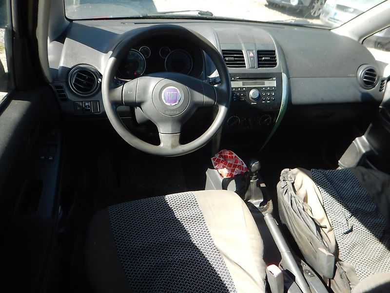 Fiat Sedici 1.6 16V 4x4 - fotka 11 z 22