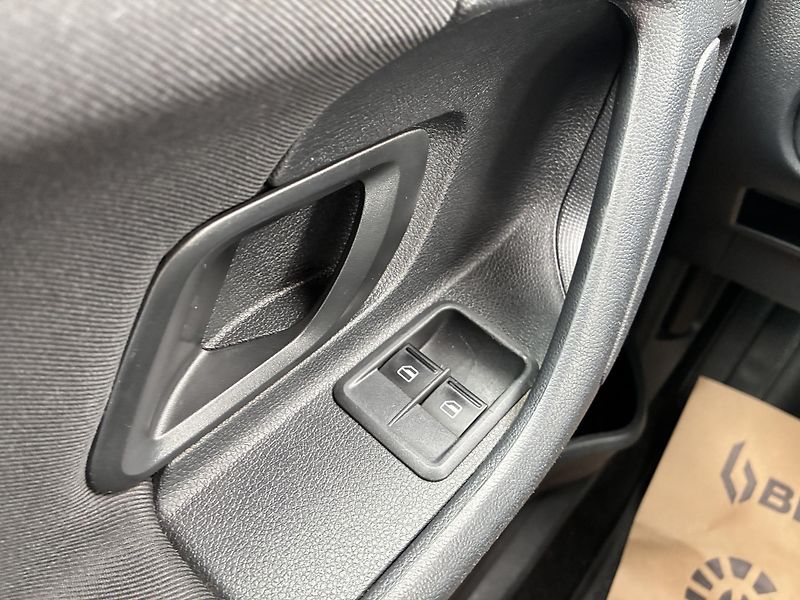 Škoda Fabia 1.2TSI 63kW,digi.KLIMATIZACE - fotka 21 z 27