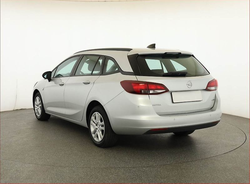 Opel Astra (2016) Enjoy 1.6 CDTI, Tempomat - fotka 4 z 15