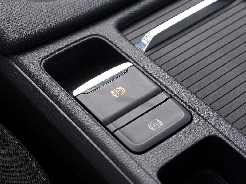 Škoda Octavia 2,0 TDI 147kW DSG CZ Scout DPH - fotka 35 z 44