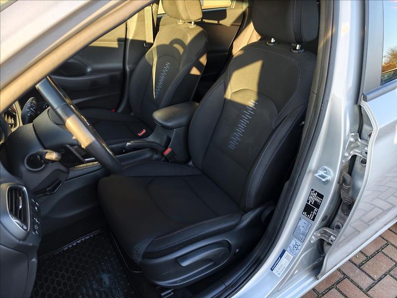 Hyundai i30 1,4 T-GDi DCT,Automat Style Go - fotka 14 z 16