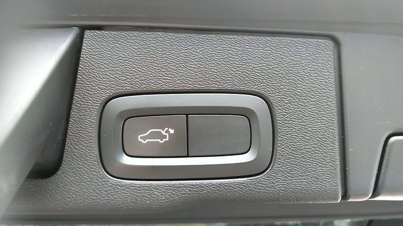 Volvo XC60 2,0 d - fotka 6 z 9