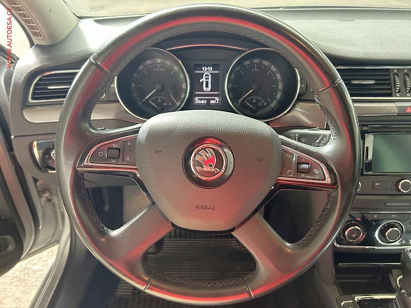 Škoda Superb (2015) 2.0TDi, DSG, AC - fotka 15 z 15