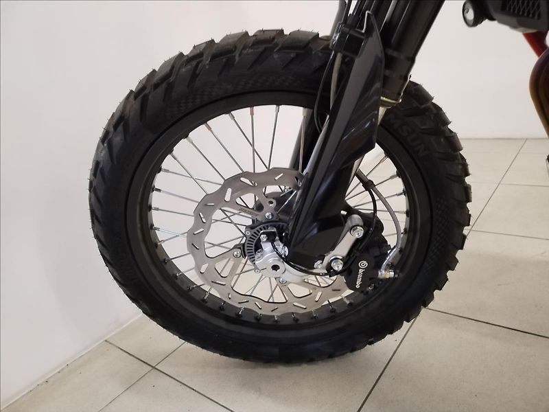 SWM Superdual T 600 (GT Pack)   0, - fotka 12 z 16