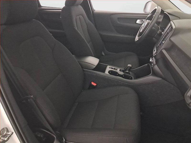 Volvo XC40 (2022) T2 - fotka 9 z 22