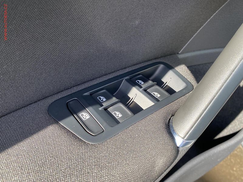 Volkswagen Golf (2019) 1.5 TSi, Join, navi - fotka 13 z 18