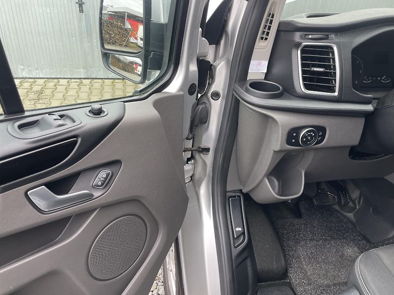 Ford Transit 2.0TDCi 130PS CONECT KARMANN - fotka 76 z 185
