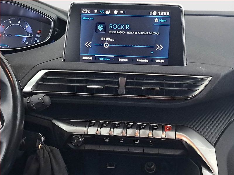 Peugeot 3008 (2019) 1.5 BlueHDi, Automat - fotka 12 z 18