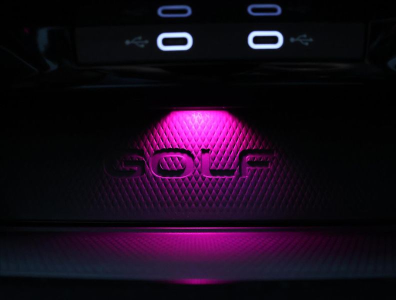 Volkswagen Golf 2,0 TSI GTI 180kW DSG DPH - fotka 32 z 41