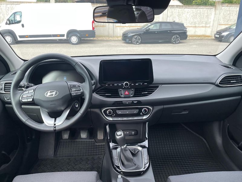 Hyundai i30 (2024) 1,5i Smart Man6 - fotka 2 z 9